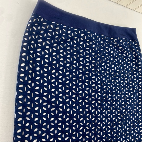 JG Sassy Women’s Navy White Floral Cut-Out 100% Cotton Pencil Skirt Sz 8 - Picture 3 of 12